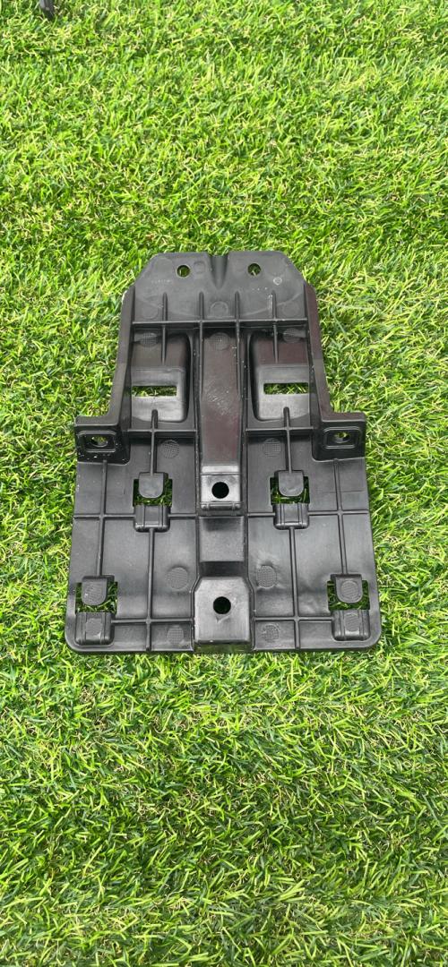 кронштейн (крепление) Tesla Model X 1 поколение 2018, электро, хетчбэк 5 дв., 1056284-00-B - фото №1