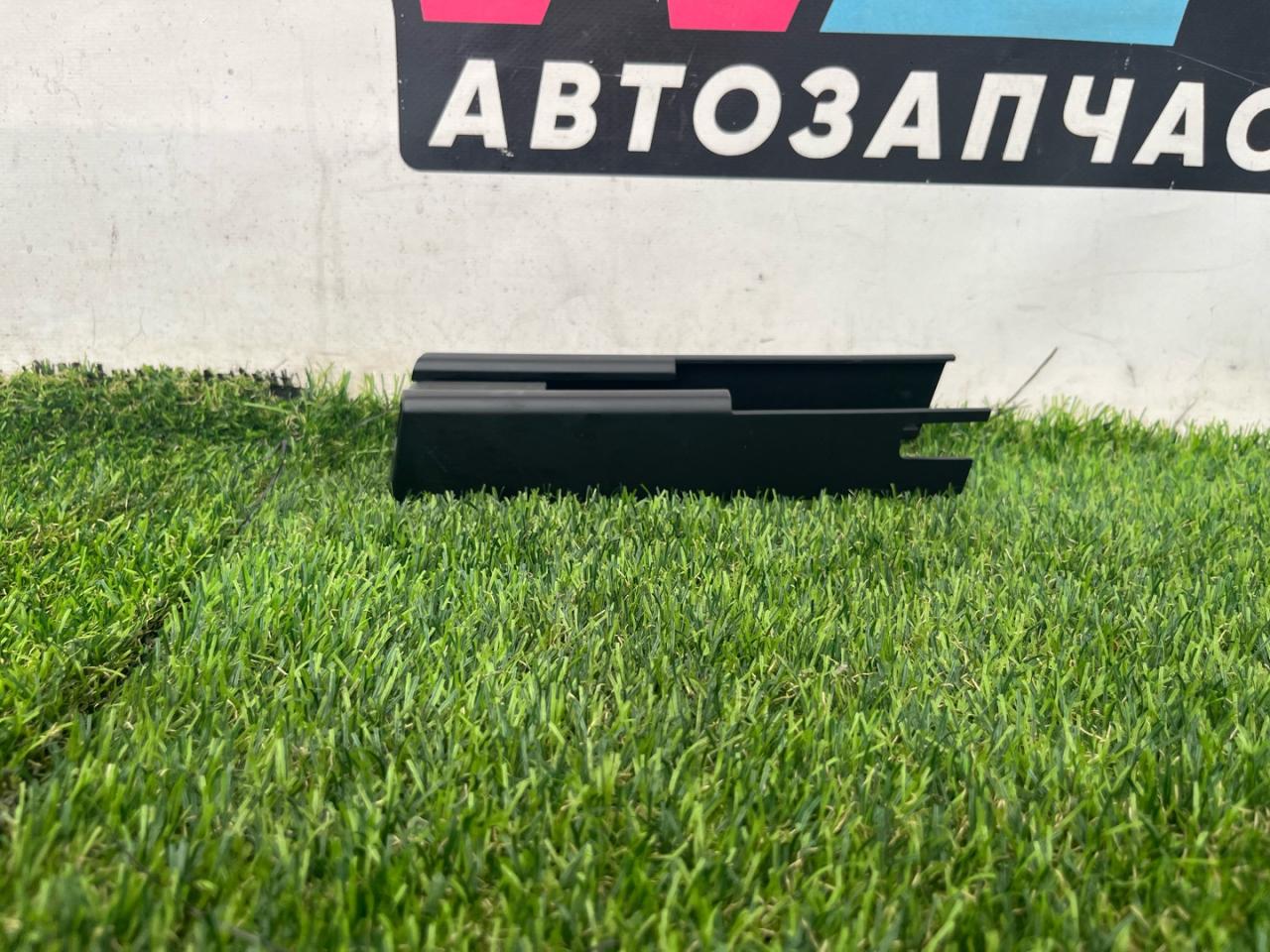 Пластик салазок сидений Tesla Model X 1 поколение 2018, электро, хетчбэк 5 дв., 1061613-00-D - фото №1