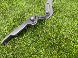 петля двери Tesla Model X 1 поколение 2018, электро, хетчбэк 5 дв.