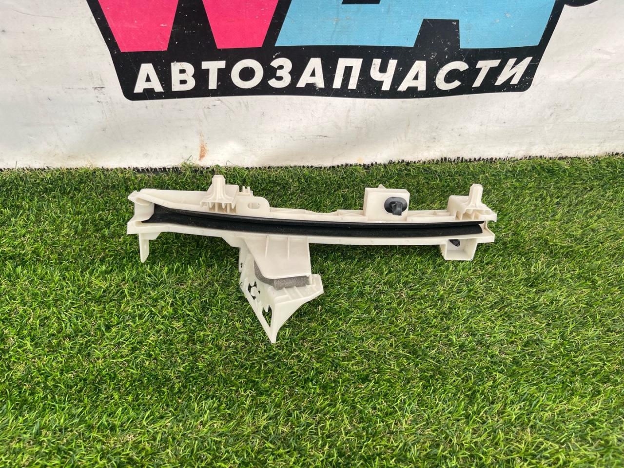 направляющая стекла Ford Escape 4 поколение CX482 2020, 1.5 л., бензин, АКПП, синий, внедорожник 5 дв., полный привод - фото №1