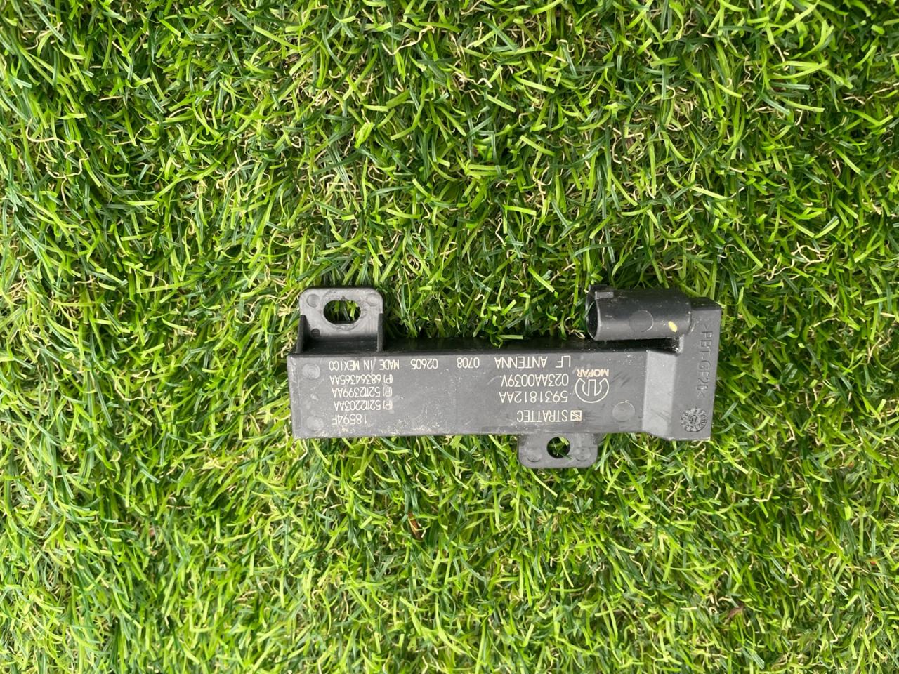 Антенна системы комфортного доступа RAM 1500 5 поколение 2019, 5.7 л., бензин, АКПП, пикап, полный привод, 5931812AA - фото №1