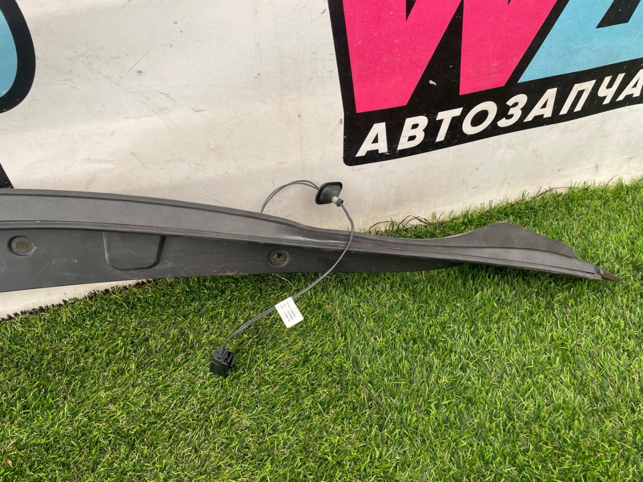 молдинг двери задней левой Tesla Model X 1 поколение 2018, электро, хетчбэк 5 дв., 1037559-00-D - фото №1