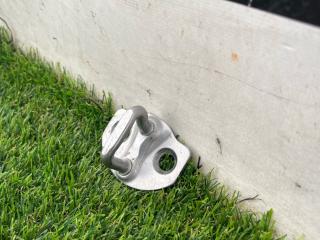 ответная часть (скоба) замка двери Tesla Model Y 1 поколение 2022, электро, белый, 1525919-00-B