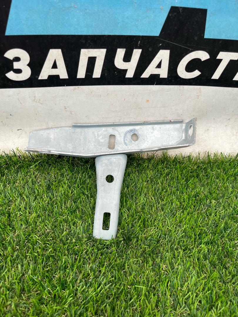 кронштейн (крепление) Tesla Model Y 1 поколение 2022, электро, белый, 1519461-00-B - фото №1