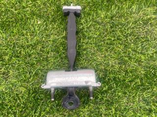 ограничитель открывания двери Ford Mustang 6 поколение S550 [рестайлинг] 2017, 2.3 л., бензин, АКПП, купе, задний привод, FR3B6323552AA