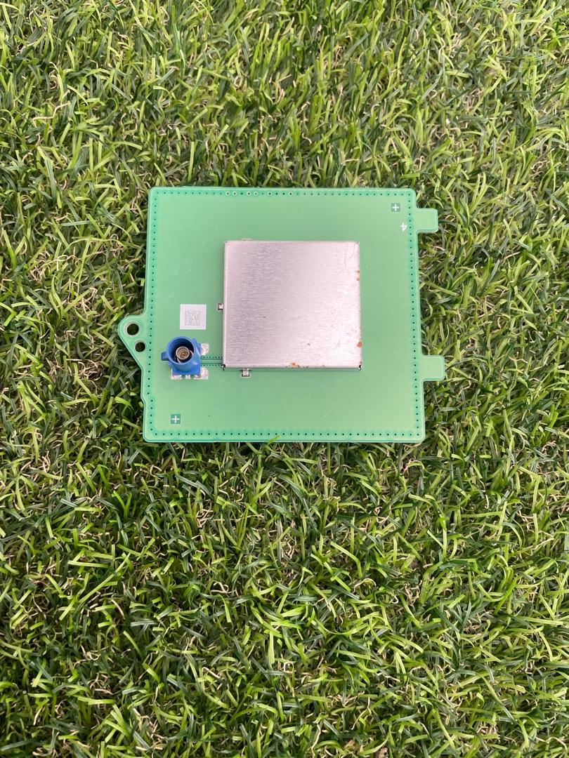 антенна навигации Tesla Model Y 1 поколение 2022, электро, белый, 1079734-00-C - фото №1