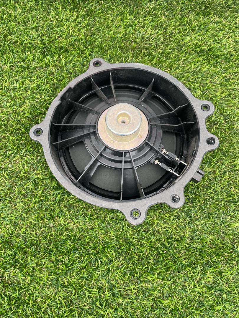 динамик Tesla Model Y 1 поколение 2022, электро, белый, 1079744-00-E - фото №1