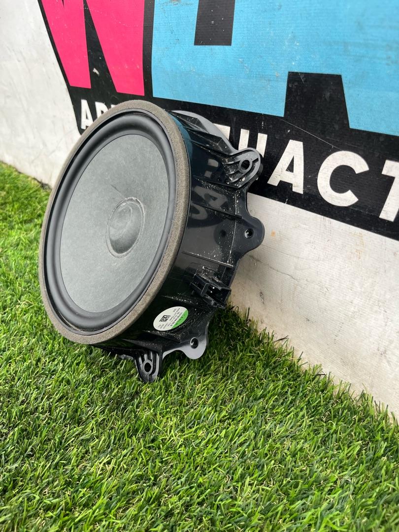 динамик двери Tesla Model Y 1 поколение 2022, электро, белый, 1079744-00-E - фото №1