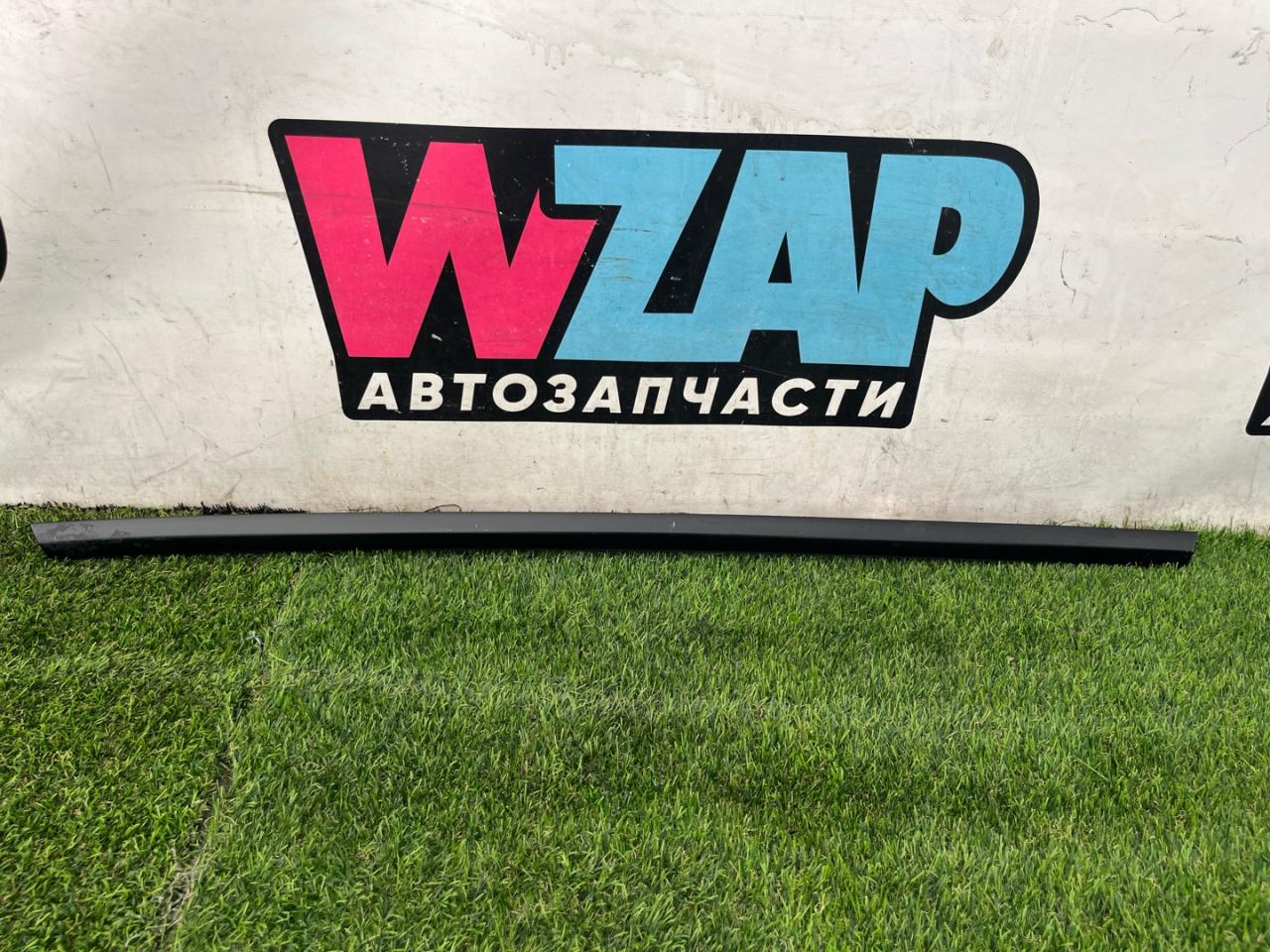 молдинг двери передней правой Tesla Model Y 1 поколение 2022, электро, белый, 1495712-00-C - фото №1