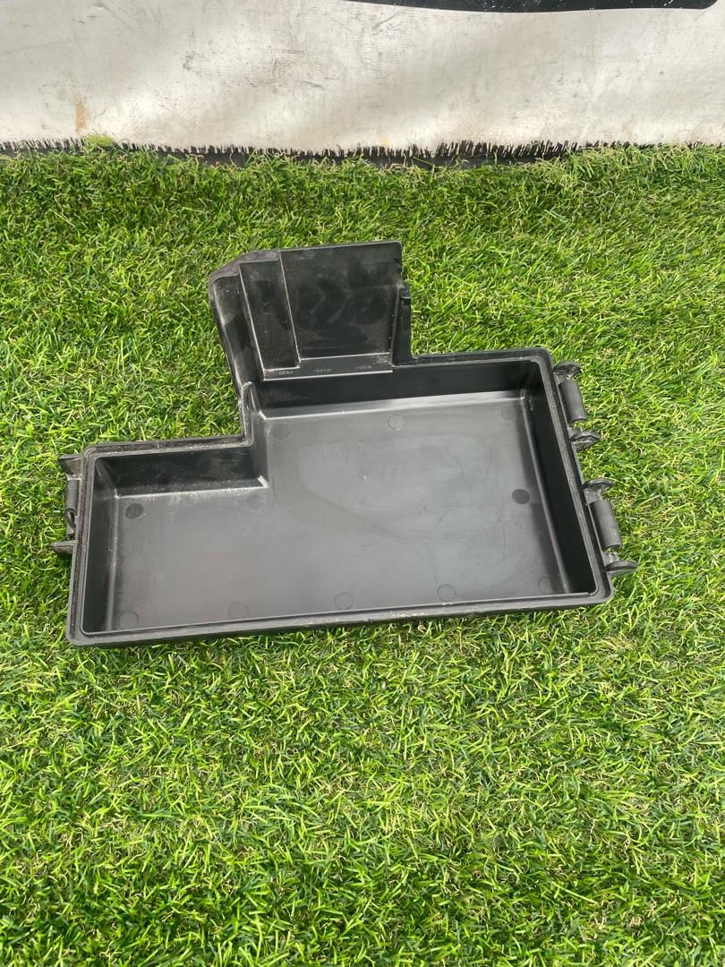 крышка блока предохранителей Jeep Wrangler 4 поколение 2019, 2.0 л., бензин, АКПП, внедорожник 5 дв., полный привод - фото №1