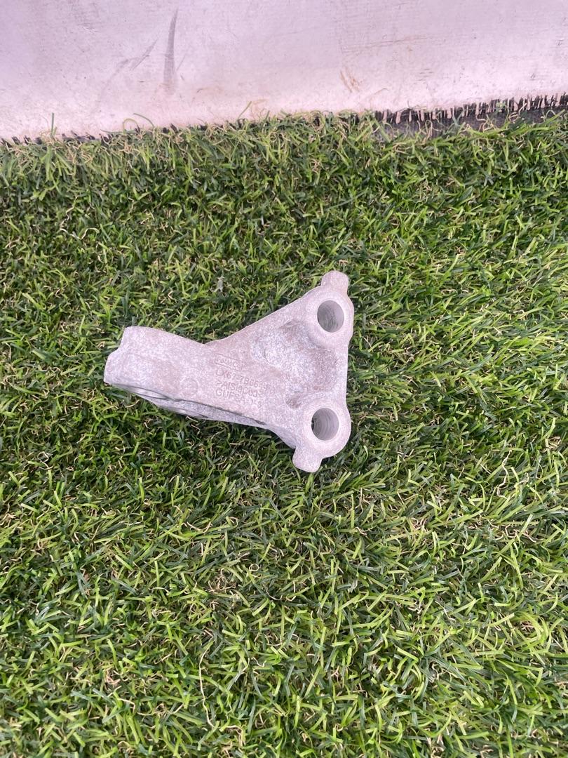 кронштейн двигателя Ford Escape 4 поколение CX482 2020, 1.5 л., бензин, АКПП, синий, внедорожник 5 дв., полный привод, LX67-7B664-FA - фото №1