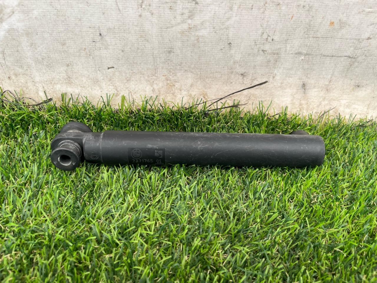 амортизатор крышки багажника (3-5 двери) BMW X5 F15 2016, 4.4 л., бензин, 7371765-01 - фото №1
