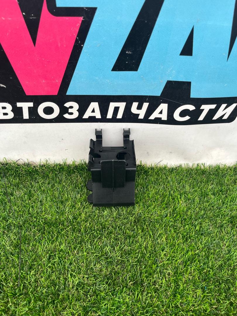 кронштейн (крепление) Tesla Model Y 1 поколение 2021, электро, хетчбэк 5 дв., 1500123-00-B - фото №1