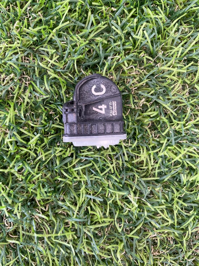 датчик давления в шине Buick Encore GX 1 поколение 2020, 1.2 л., бензин, вариатор, хетчбэк 5 дв., 13522631 - фото №1