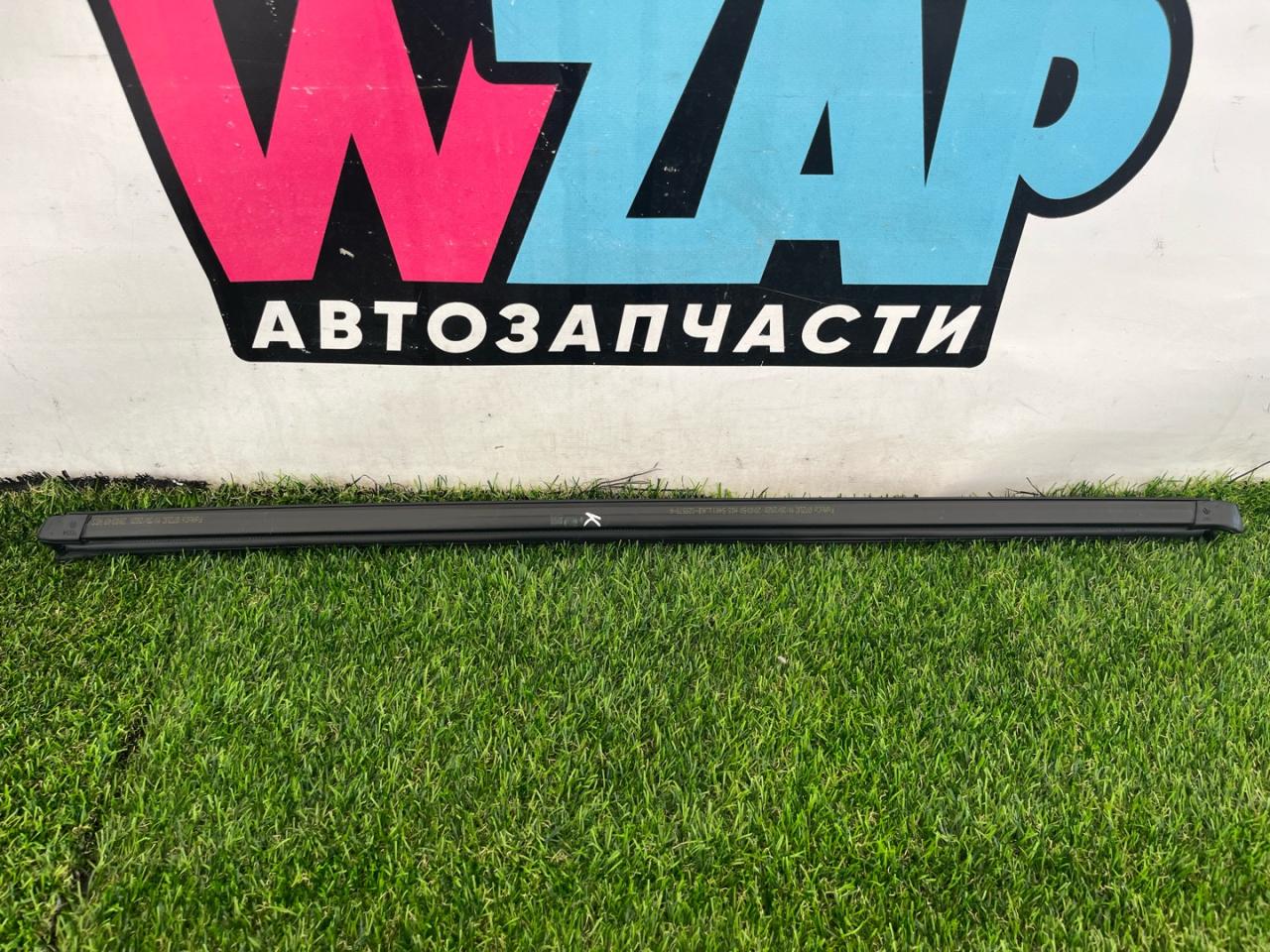 молдинг стекла Ford Escape 4 поколение CX482 2020, 1.5 л., бензин, АКПП, синий, внедорожник 5 дв., полный привод, LJ6B-S20570-A - фото №1