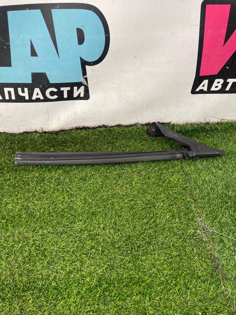 уплотнитель двери Mini Cooper S 3 поколение 2018, 2.0 л., бензин, 6МКПП, хетчбэк 3 дв. - фото №1