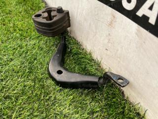 кронштейн глушителя Ford Mustang 6 поколение S550 [рестайлинг] 2017, 2.3 л., бензин, АКПП, купе, задний привод, FR33-5A242-BB