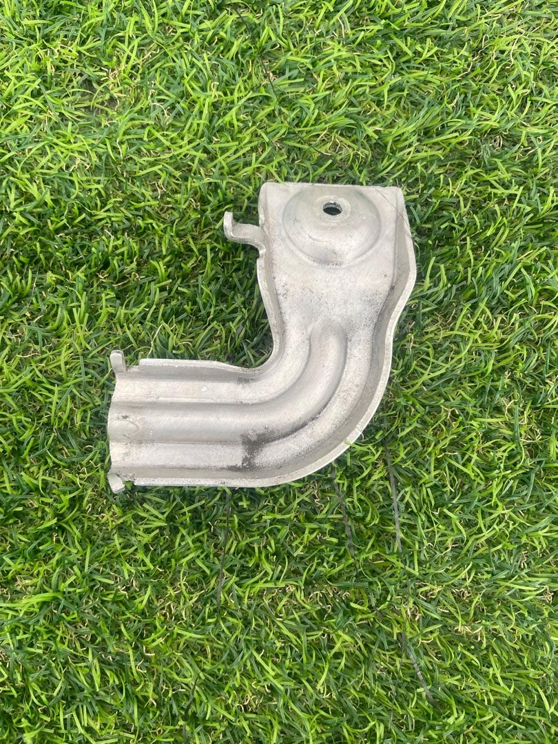 кронштейн (крепление) Tesla Model X 1 поколение 2018, электро, хетчбэк 5 дв., 1027549-00-D - фото №1