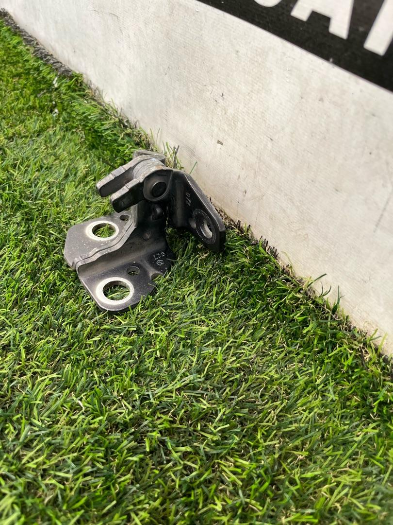 петля двери RAM 1500 5 поколение 2019, 5.7 л., бензин, АКПП, пикап, полный привод - фото №1