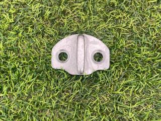 ответная часть (скоба) замка двери Tesla Model Y 1 поколение 2022, электро, белый