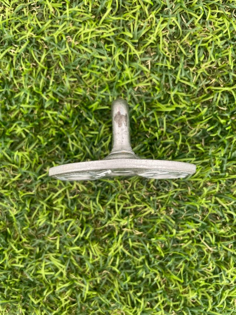 ответная часть (скоба) замка двери Tesla Model Y 1 поколение 2022, электро, белый - фото №1