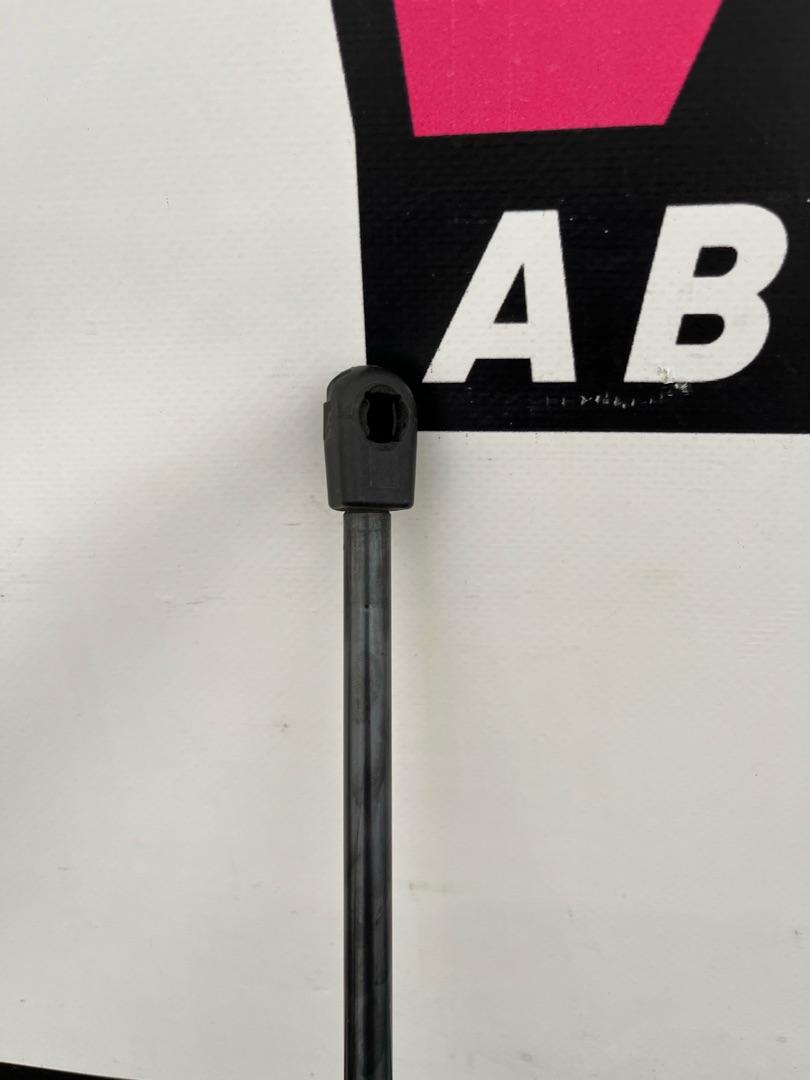 амортизатор крышки багажника (3-5 двери) Ford Escape 4 поколение CX482 2020, 1.5 л., бензин, АКПП, синий, внедорожник 5 дв., полный привод, LJ6B-S444A18-A - фото №1