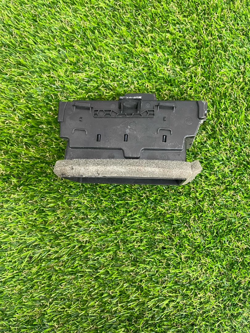 дефлектор обдува салона Ford Mustang 6 поколение S550 2016, 5.0 л., бензин, МКПП, серый, купе, задний привод, FR3B-19C696-A - фото №1