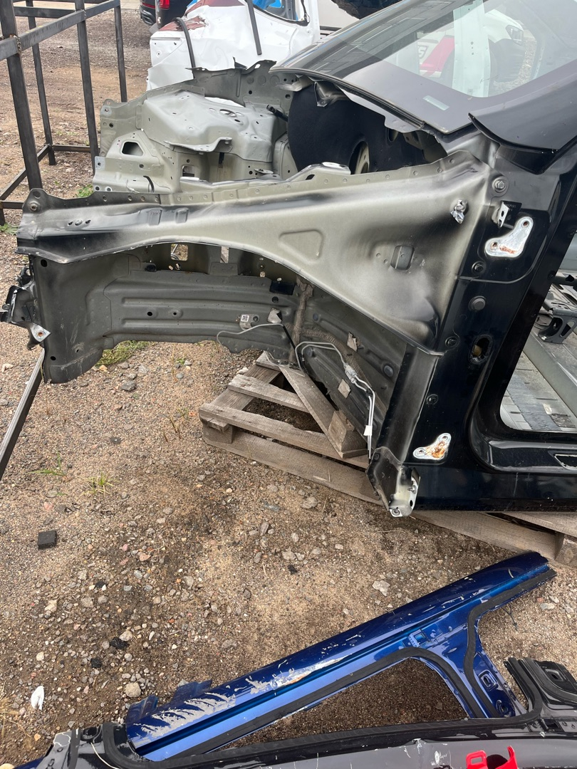 четверть передняя левая Tesla Model Y 1 поколение 2022, электро, белый - фото №1