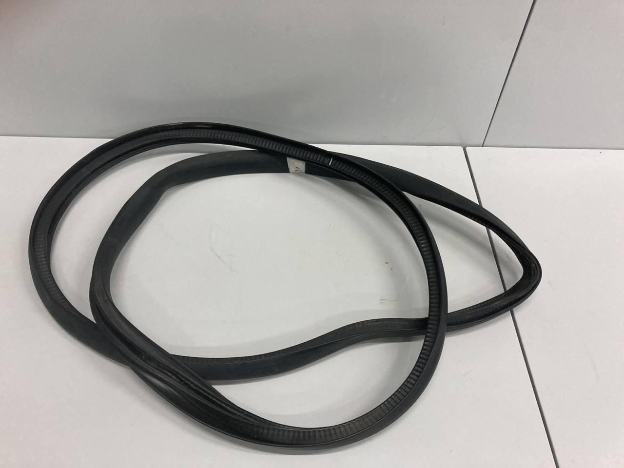 уплотнитель двери Tesla Model Y 1 поколение 2022, электро, белый - фото №1