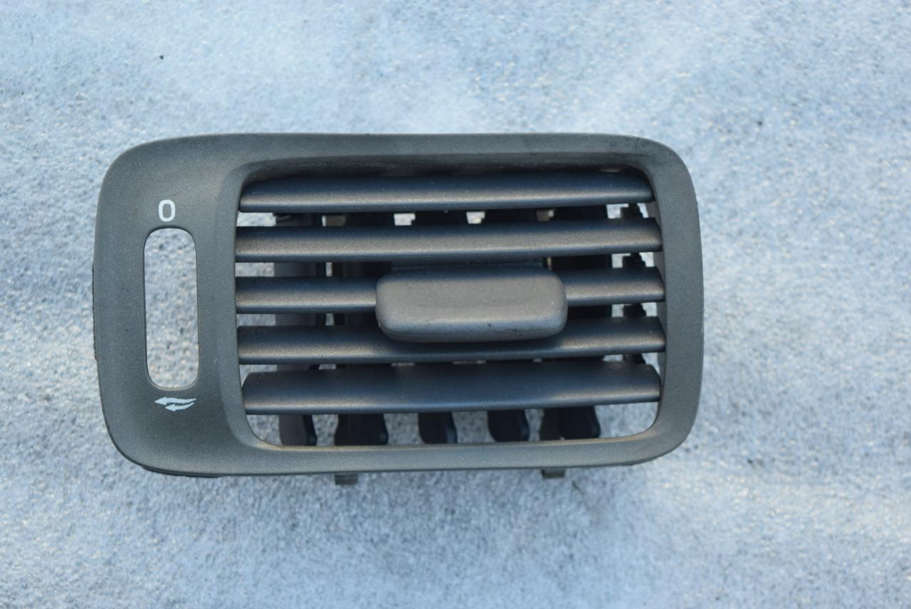 дефлектор обдува салона Volvo V70 1 поколение 1998, 2.5 л., D 5252 T, дизель, МКПП, универсал, 9481652 - фото №1