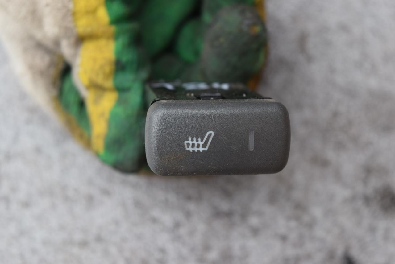 кнопка обогрева сидений Volvo V40 1 поколение 1998, 1.9 л., Ti, B 4194 T, бензин, МКПП, красный, универсал, передний привод, 30864277 - фото №1