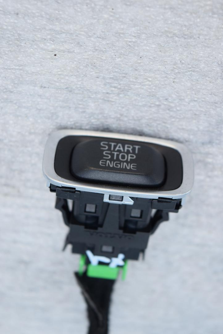 кнопка запуска двигателя Volvo V40 2 поколение 2014, 1.6 л., Ti, B 4164 T3, бензин, вариатор, универсал, 31394114 - фото №1