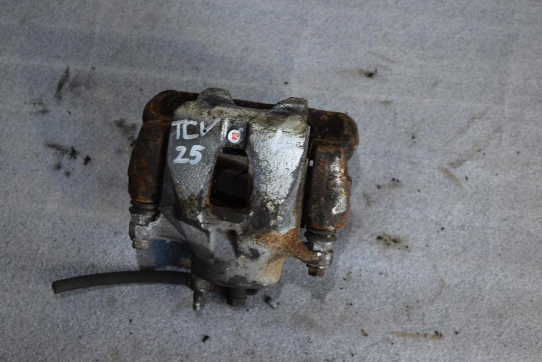 суппорт передний левый Toyota Corolla Verso 1 поколение 2004, 2.0 л., 1CD-FTV, дизель, МКПП, минивэн - фото №1