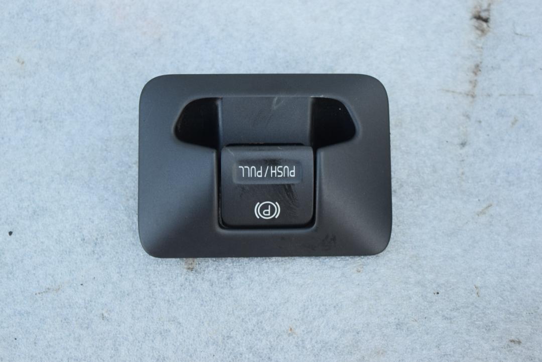 кнопка ручного тормоза (ручника) Volvo XC60 1 поколение 2010, 3.2 л., бензин, АКПП, черный, универсал, 30773539 - фото №1