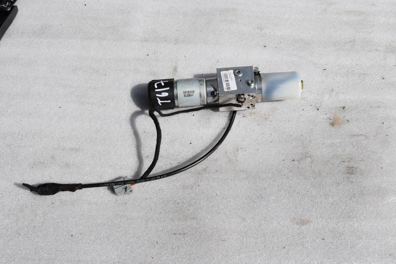 моторчик (насос) подъема крышки багажника (3-5 двери) Volvo XC70 3 поколение 2010, 2.4 л., D5, D 5244 T10, дизель, АКПП, универсал, полный привод, 31299153 - фото №1