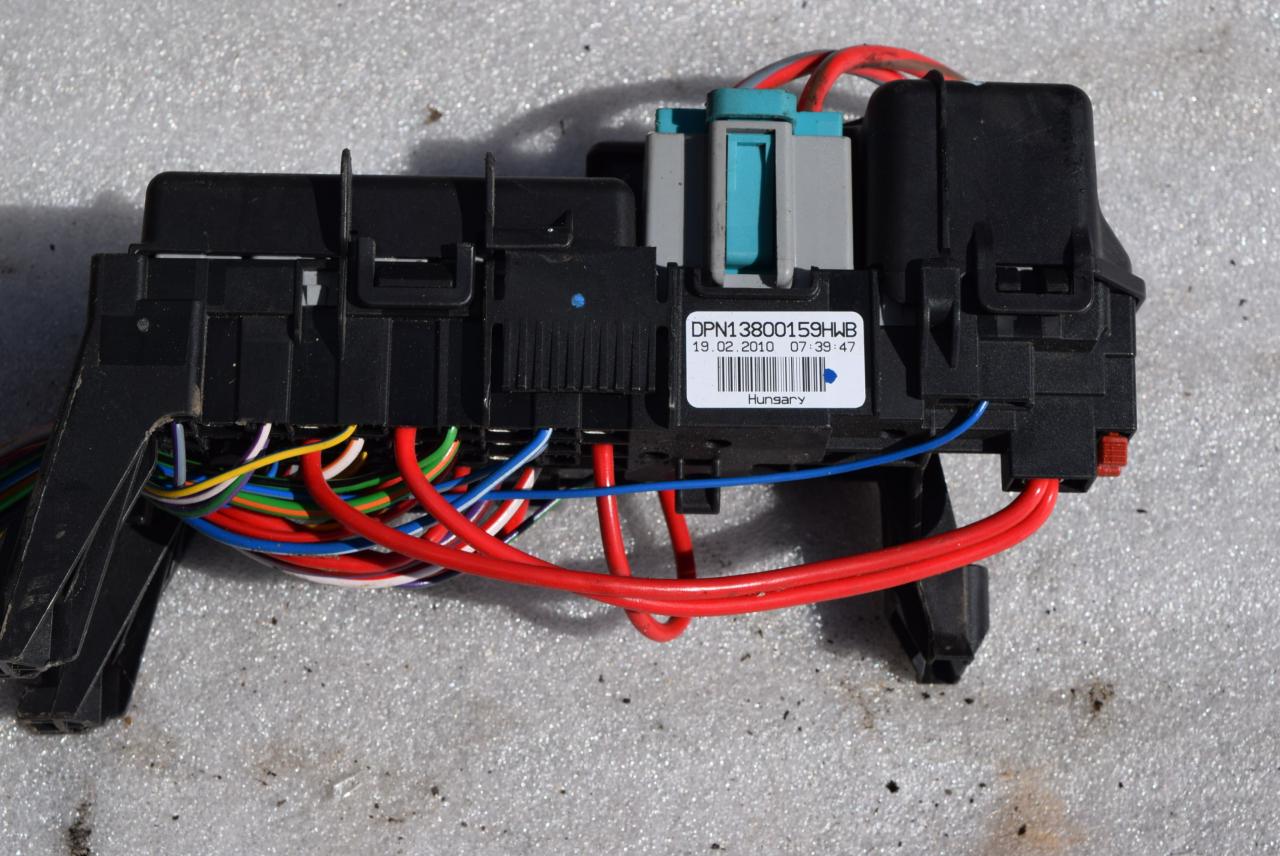 блок предохранителей Volvo XC70 3 поколение 2010, 2.4 л., D5, D 5244 T10, дизель, АКПП, универсал, полный привод, 13800159HWB - фото №1