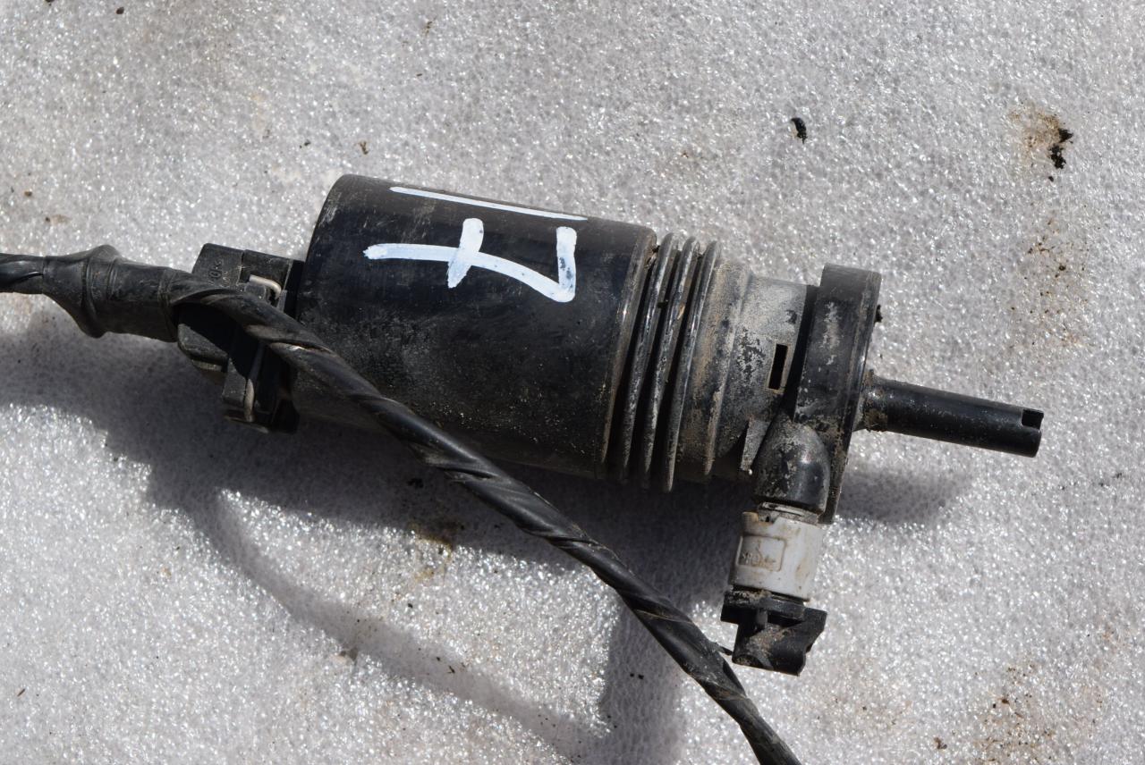 насос (моторчик) омывателя фар Volvo XC70 3 поколение 2010, 2.4 л., D5, D 5244 T10, дизель, АКПП, универсал, полный привод, 1013229 - фото №1