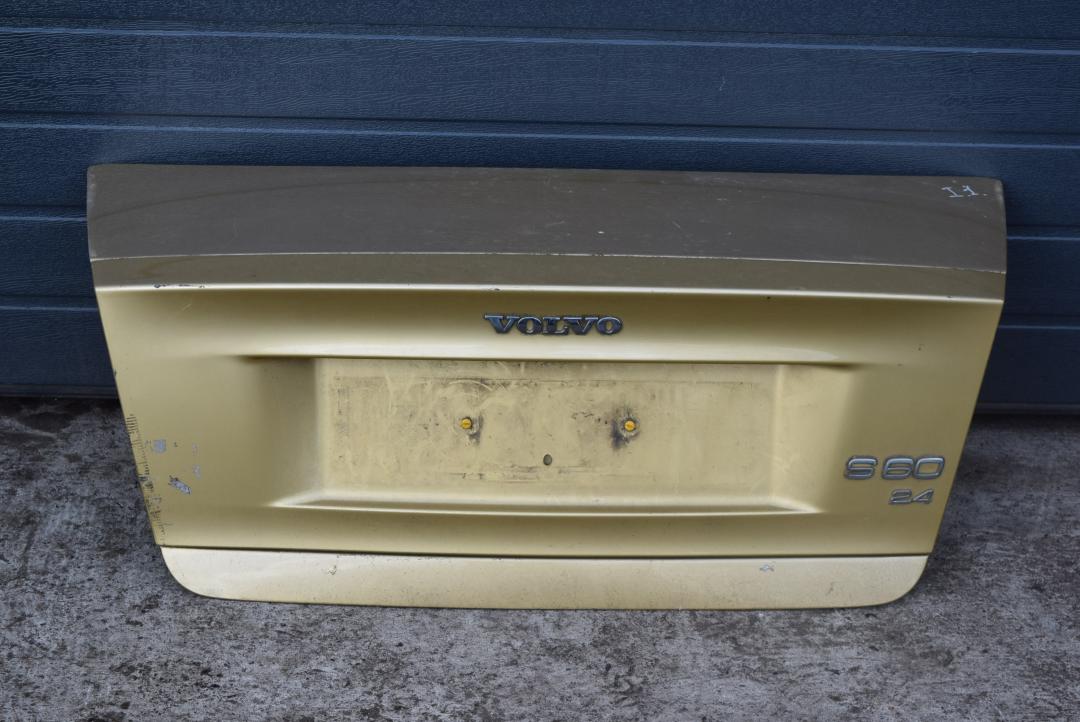 крышка багажника (дверь 3-5) Volvo S60 1 поколение 2002, 2.4 л., B 5244 S, бензин, МКПП, седан, передний привод, 30634375 - фото №1