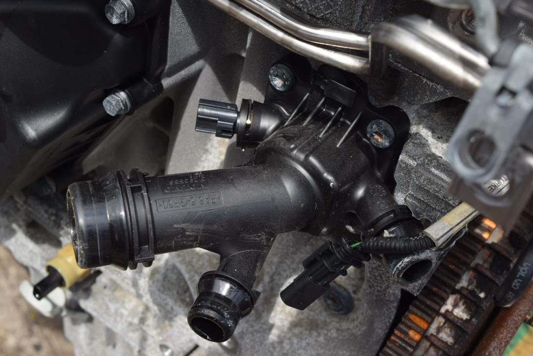 корпус термостата Volvo S60 2 поколение 2012, 2.0 л., D 5204 T3, дизель, МКПП, седан, передний привод, правый руль, 31293556 - фото №1