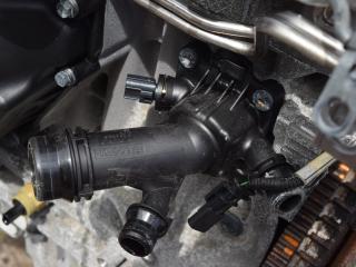 корпус термостата Volvo S60 2 поколение 2012, 2.0 л., D 5204 T3, дизель, МКПП, седан, передний привод, правый руль, 31293556