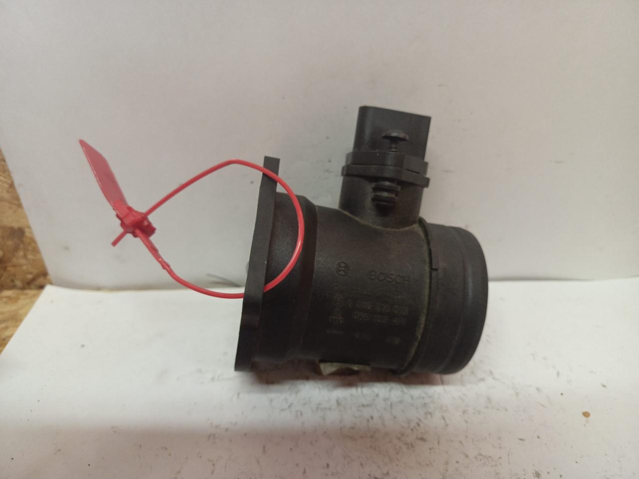 расходомер воздуха Volkswagen Passat B5 2000, 1.8 л., ARG, бензин, 5МКПП, зеленый, универсал, 0280218013, 06B133471 - фото №1