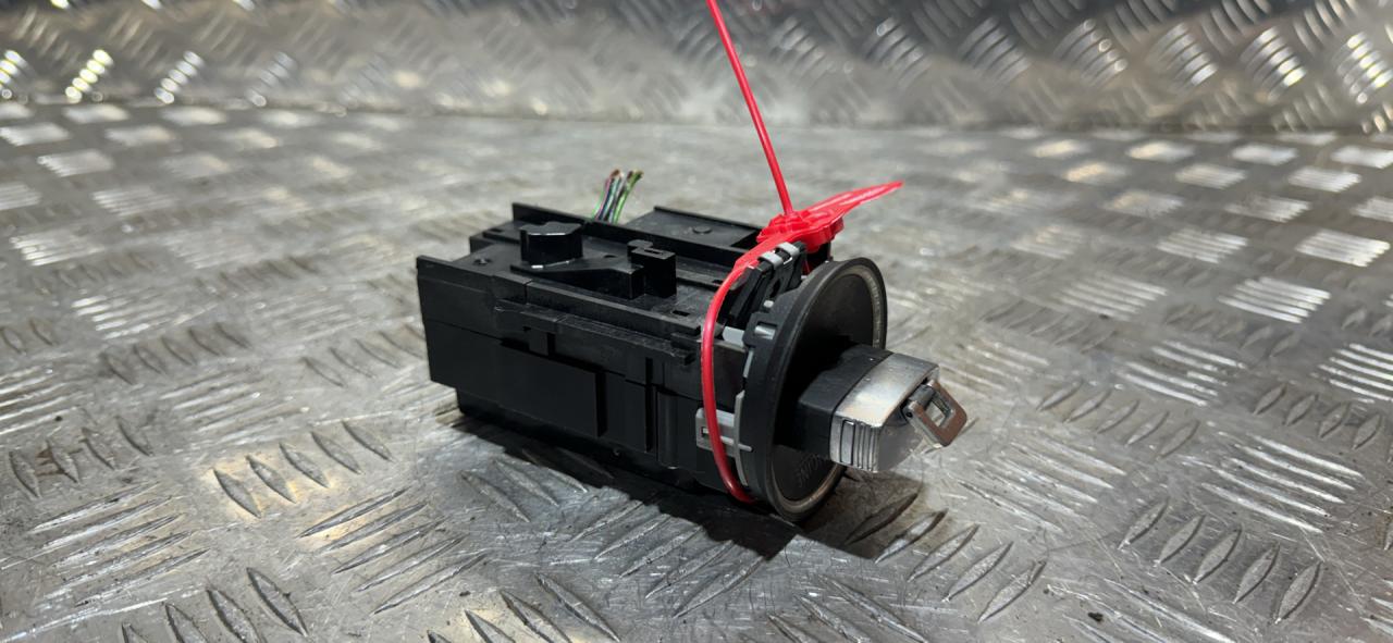 замок зажигания Volkswagen Passat B7 2010, 2.0 л., CFFA, дизель, 6МКПП, седан, 3S0905843AD - фото №1