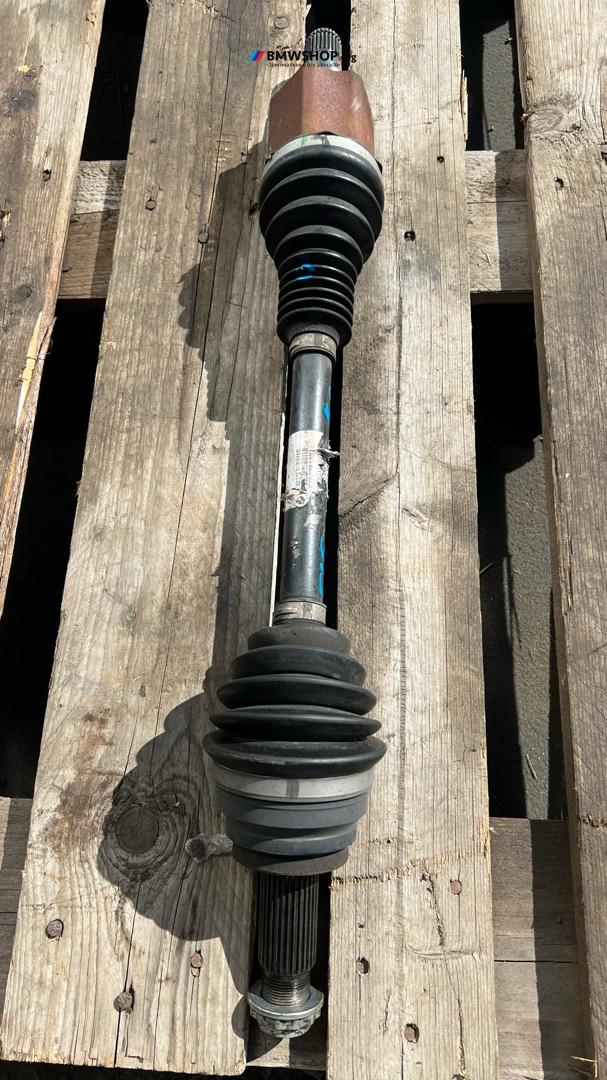 полуось передняя левая (приводной вал, ШРУС) BMW X5 F15 2018, 3.0 л., N57 D30 A, дизель, АКПП, а96, полный привод, правый руль, 31607622913 - фото №1