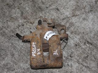 суппорт задний левый Volkswagen Passat B4 1994