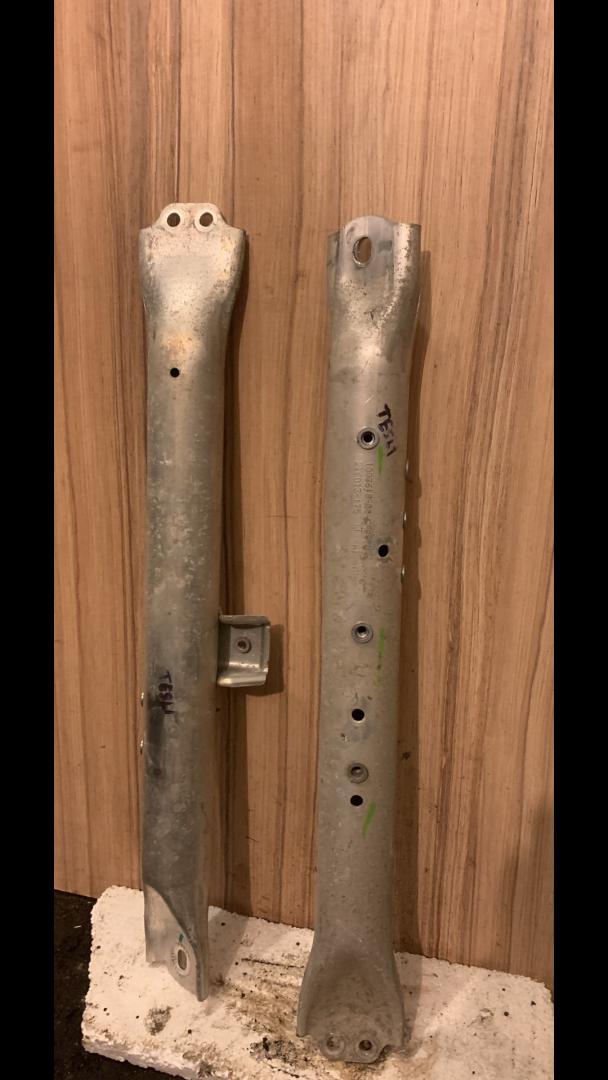 распорка стоек Tesla Model S 1 поколение 2014, электро, лифтбэк - фото №1