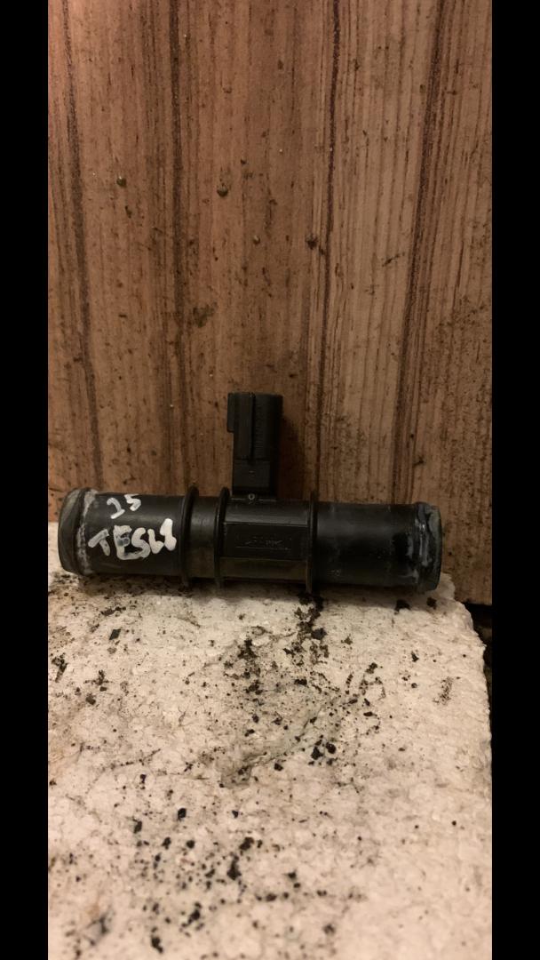 датчик температуры охлаждающей жидкости Tesla Model S 1 поколение 2014, электро, лифтбэк, 600737100A - фото №1