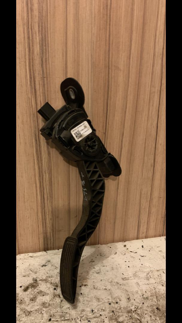 педаль Tesla Model S 1 поколение 2014, электро, лифтбэк, задний привод - фото №1