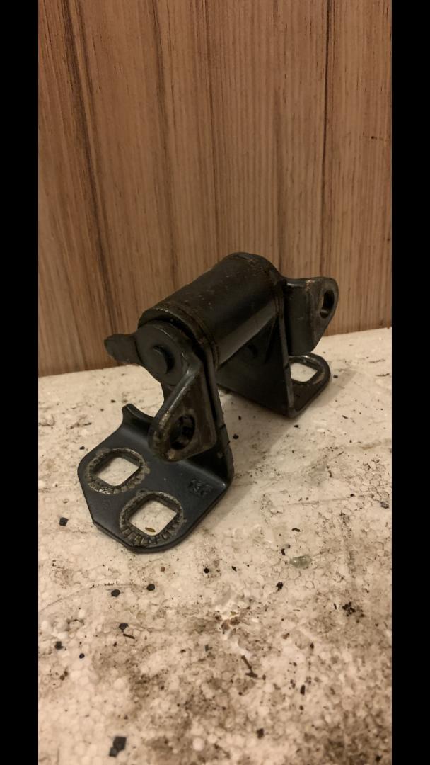 петля двери Tesla Model S 1 поколение 2014, электро, лифтбэк - фото №1