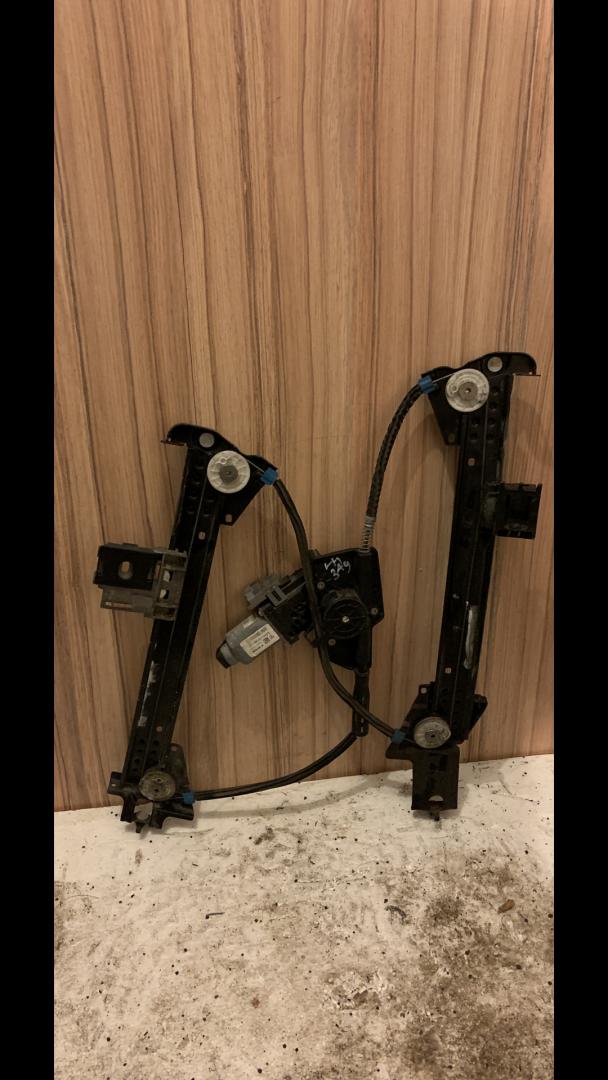 стеклоподъемник задний левый Tesla Model S 1 поколение 2014, электро, АКПП, лифтбэк, задний привод - фото №1