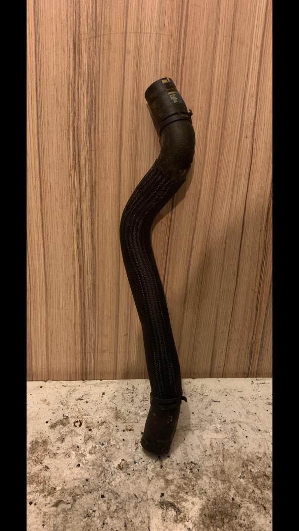 патрубок (трубопровод, шланг) Chevrolet Equinox 3 поколение 2018, 1.5 л., бензин, АКПП - фото №1